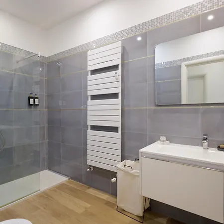 Lux With Parking Apartment *