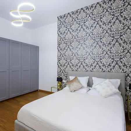 Lux With Parking Apartament Genua