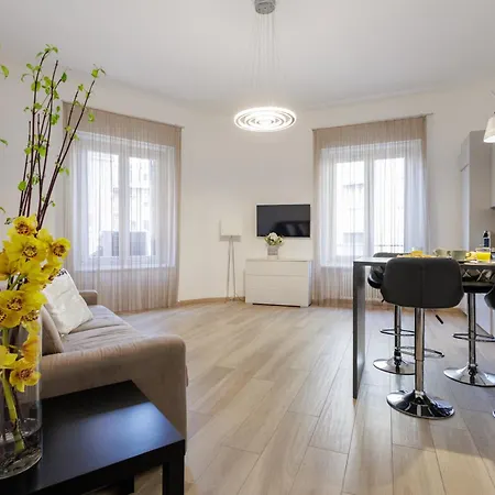 Lux With Parking Apartament Genua