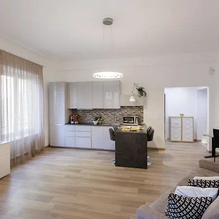 Lux With Parking Genua