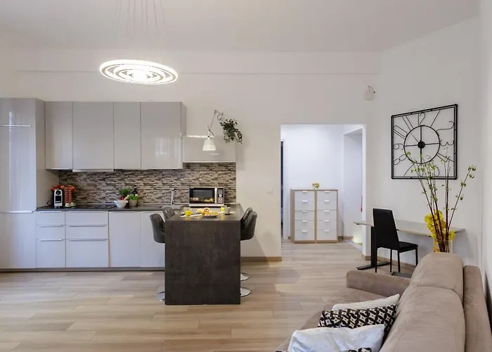 Lux With Parking Apartment