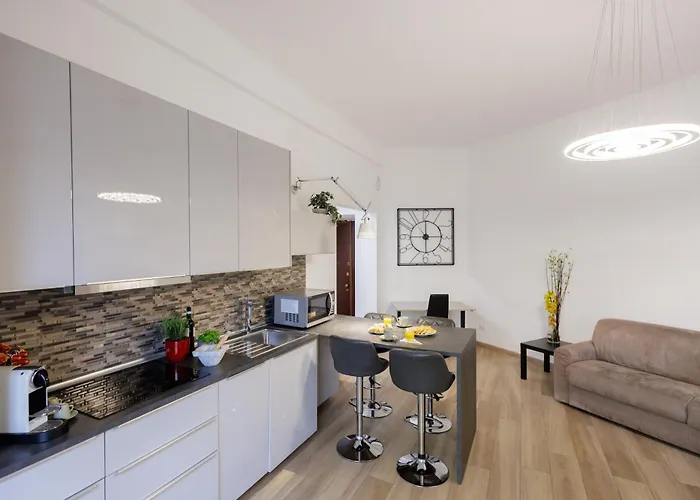 Lux With Parking Apartment *