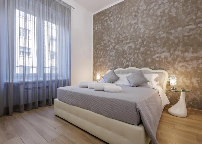 Lux With Parking Apartment *