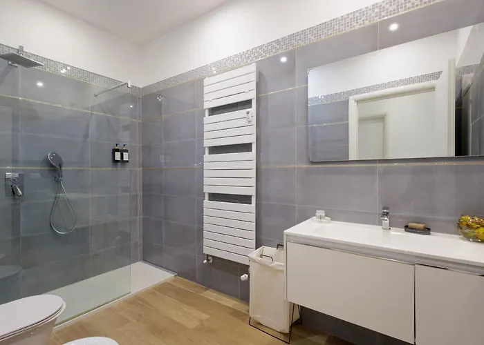 Lux With Parking Apartment *