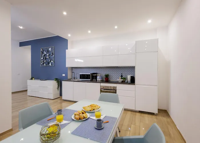 Lux With Parking Apartment *