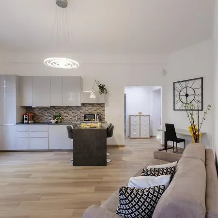 Lux With Parking Apartment