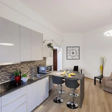 Lux With Parking Apartment *