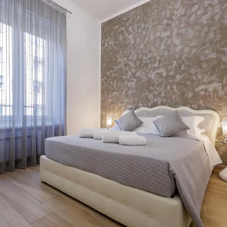 Lux With Parking Apartment *