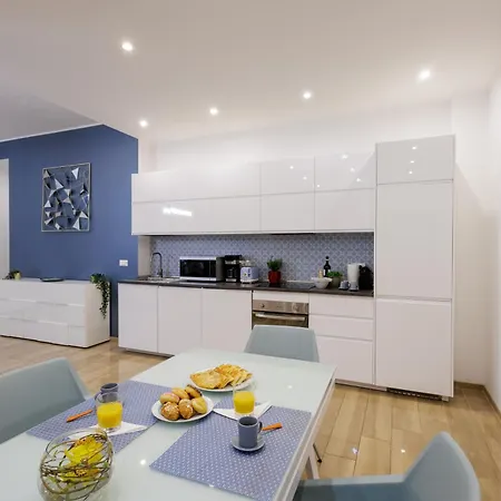 Lux With Parking Apartment *