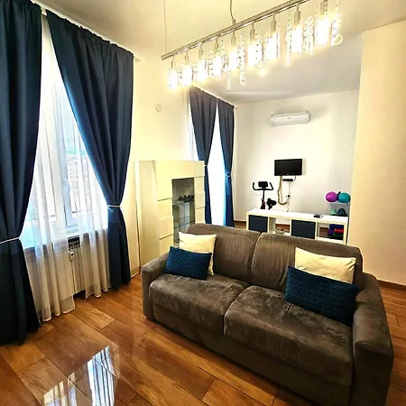 Lux With Parking Apartment